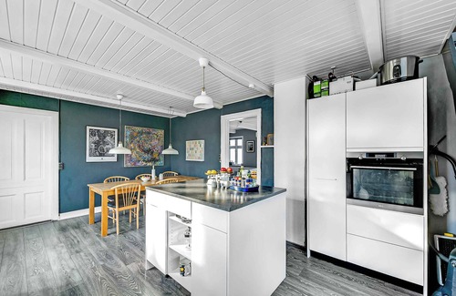 Svaneke House | Charming summerhouse w. perfect seaview location
