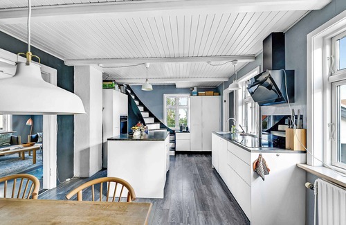 Svaneke House | Charming summerhouse w. perfect seaview location
