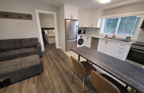 Orillia Apartment | Charming Sun Filled Custom Getaway