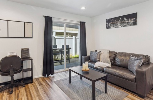 South Tacoma House | Charming Tacoma Retreat w/ Patio & 2 Fireplaces!