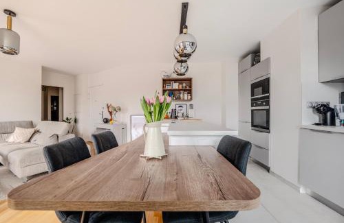 Les Lilas Apartment | Charming Terrace Apt Near Paris - Olympics