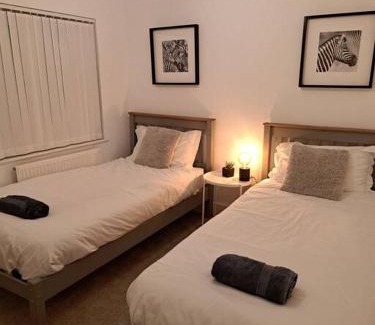 Nantwich Apartment | Charming Terrace Home, Nantwich -Near train station & Town