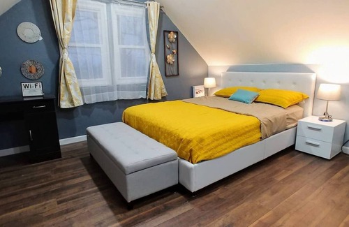 Old Brooklyn House | Charming Third Floor Hideaway!