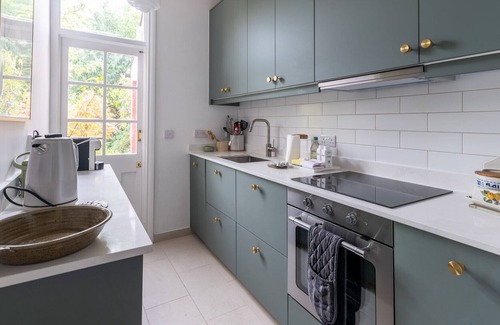 Dudden Hill House | Charming Three Bed Artist's House in Dollis Hill