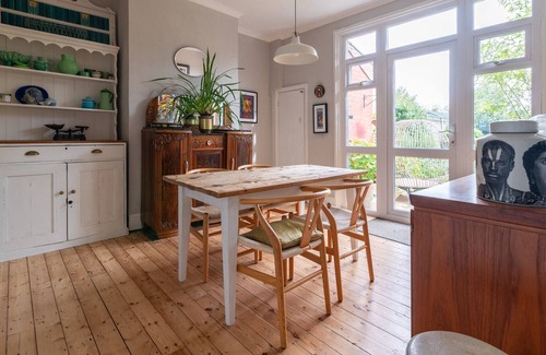 Dudden Hill House | Charming Three Bed Artist's House in Dollis Hill