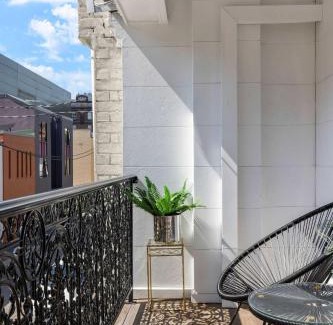 Pyrmont Apartment | Charming Three-Story Terrace House in Pyrmont