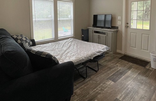Sardis House | Charming Tiny Home on 60 Acres- Near Ole Miss, Sardis Lake, & Safari Animal Park