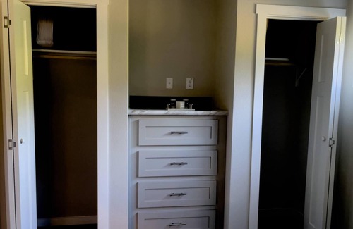 Sardis House | Charming Tiny Home on 60 Acres- Near Ole Miss, Sardis Lake, & Safari Animal Park