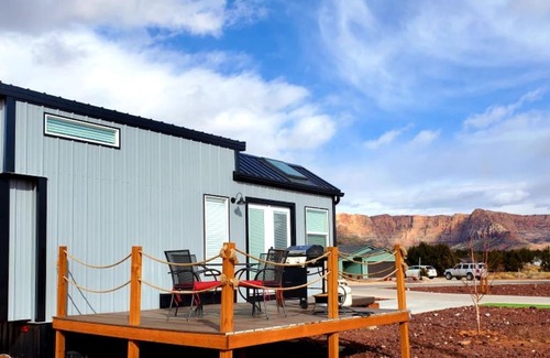 Apple Valley House | Charming Tiny Home with private deck and bbq
