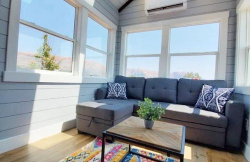 Apple Valley House | Charming Tiny Home with private deck and bbq