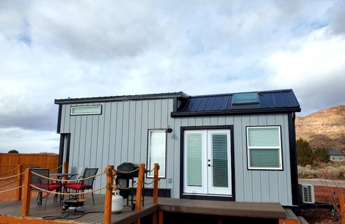 Apple Valley House | Charming Tiny Home with private deck and bbq