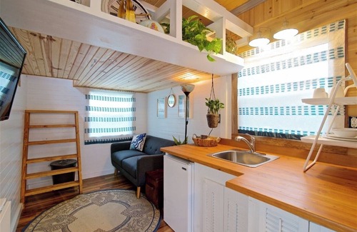 Southside Cottage | Charming Tiny house cottage in Jacksonville with private yard and self check in