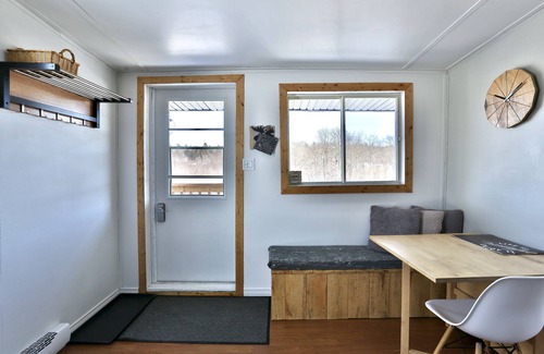 Mansonville Apartment | Charming Tinyhouse to have a warm time by the river Missisquoi