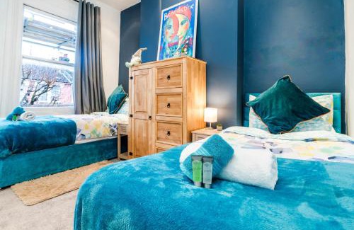 Tooting Apartment | Charming Tooting Hideaway garden, resident parking, near Tooting hospital