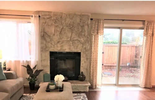 Aloha House | Charming Town-home/ Minutes from Intel, Nike, Supermarkets, Restaurants ,etc