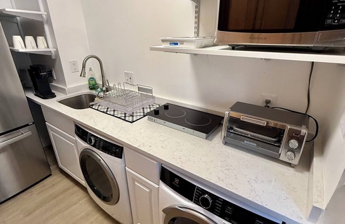 Rock Creek Hills House | Charming townhome 1Bd/1Ba nr NIH and Metro Station