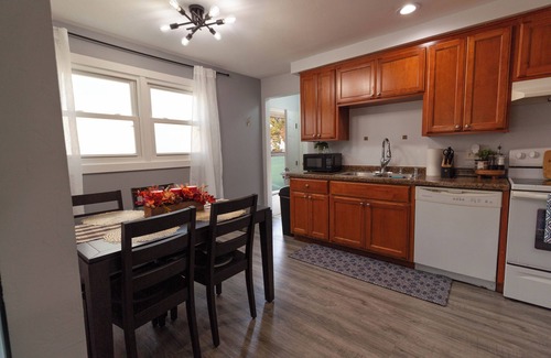 Appleton House | Charming townhome in Appleton with WiFi, 28 minutes away from Lambeau Field!