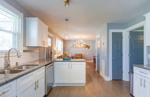 Woodbine House | Charming townhome less than 4 miles to Downtown! Unit A