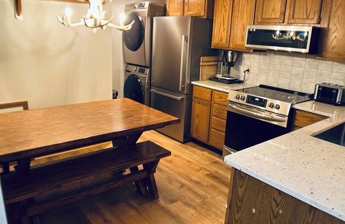 Ellicottville House | Charming townhome w.sauna in Ellicottville - walk or shuttle to Holiday Valley
