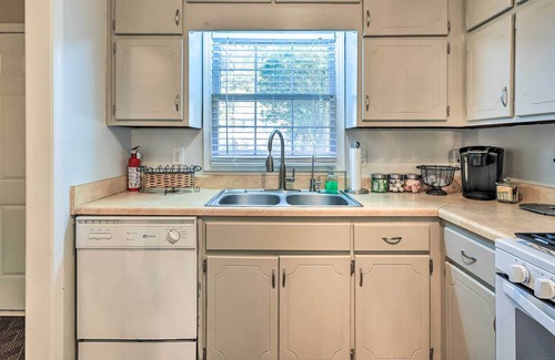 Fayetteville House | Charming Townhome w/ Yard ~ 25 Mi to Dtwn ATL