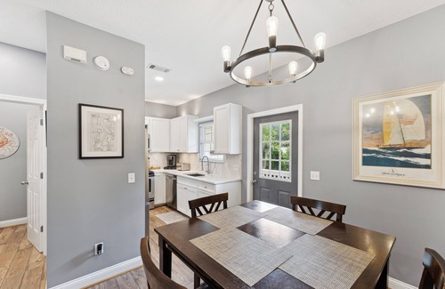 Thunderbolt House | Charming Townhome w/Private Entrance + Free Parking, Sleeps Large Groups + Dogs