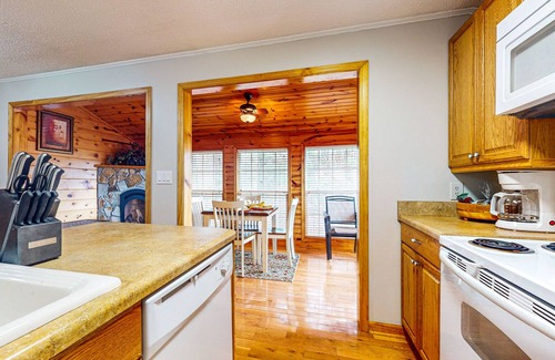 Murphy House | Charming townhouse offers a cozy retreat with stunning mountain views.