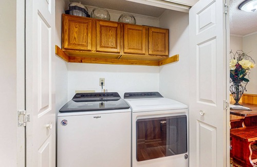 Murphy House | Charming townhouse offers a cozy retreat with stunning mountain views.