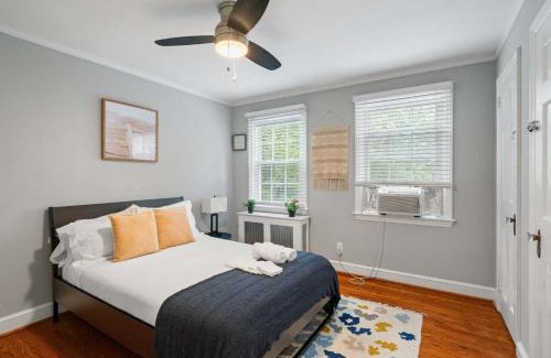 Potomac West House | Charming Townhouse Retreat by CozySuites