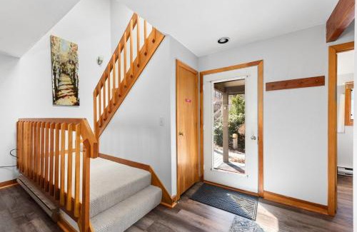 Gilford House | Charming Townhouse with Shared Pool