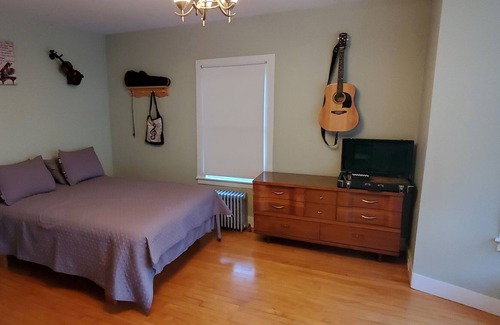 Eastern Vermont House | Charming traditional VT home 12 minutes from Stowe