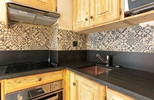 Val-Thorens Ski Chalet | Charming Triplex Chalet in Val Thorens - 6 Guests, 2 Balconies, Fireplace, Ski-In/Ski-Out