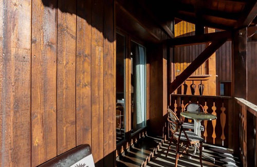 Val-Thorens Ski Chalet | Charming Triplex Chalet in Val Thorens - 6 Guests, 2 Balconies, Fireplace, Ski-In/Ski-Out