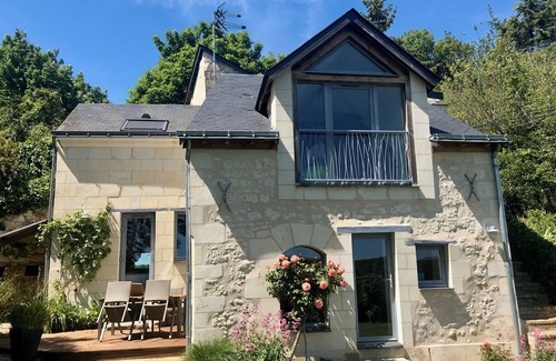 Gennes-Val-de-Loire House | Charming tufa house with garden and views over the village