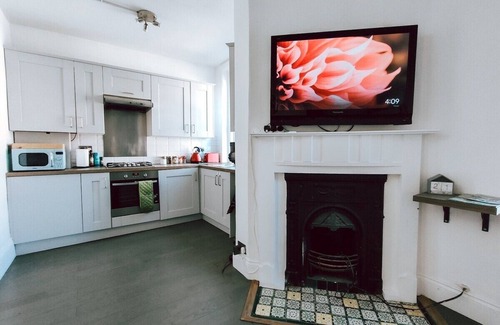 South Twickenham Apartment | Charming Two Bedroom Apartment in Strawberry Hill