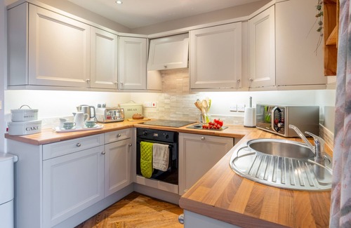 West Runton Cottage | Charming Two Bedroom Cottage Annexe. Completely private with enclosed garden, parking and close to b
