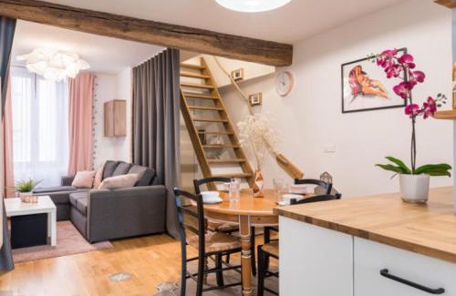 Saint Michel - Mairie Apartment | Charming two-bedroom duplex Saxe Gambetta
