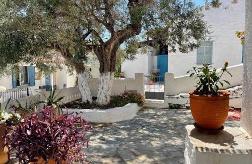 Korissia House | Charming two bedroom fisherman's house on Kea