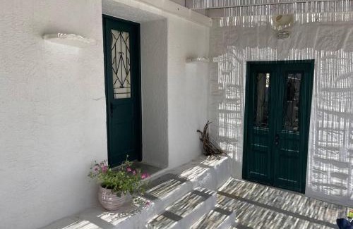 Korissia House | Charming two bedroom fisherman's house on Kea