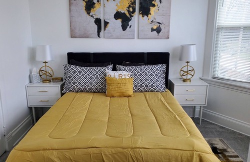 Roselawn Finance Apartment | Charming Unit, Free Laundry & Parking12 minutes to Downtown
