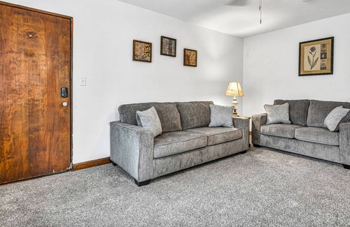 Cedarburg Apartment | Charming/Updated 1BR Apt/Walk to All/Festivals