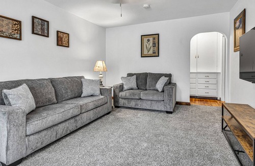 Cedarburg Apartment | Charming/Updated 1BR Apt/Walk to All/Festivals