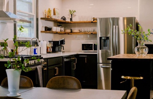 Beechmont House | Charming Urban 3BR | Hot Tub | Near DERBY & SDF!