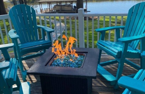 Terrell House | Charming Lakefront 3-bedroom house with private doc in Lake Norman of Catawba