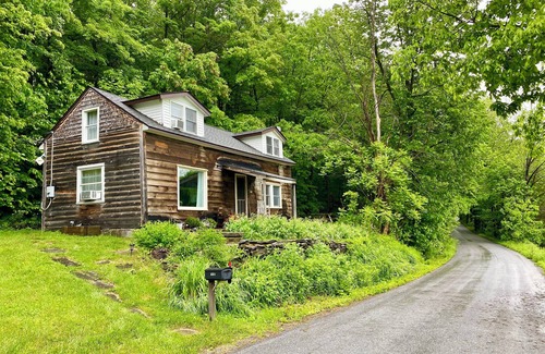 Preston-Potter Hollow House | Charming 2-bedroom farm house in Preston-Potter Hollow