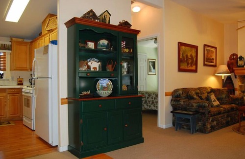 North Wawona Cabin | Charming Newer Cabin In Yosemite Sleeps 6 - Close To River and Pet Friendly