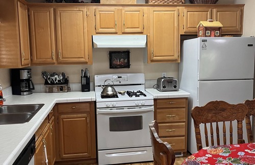 North Wawona Cabin | Charming Newer Cabin In Yosemite Sleeps 6 - Close To River and Pet Friendly