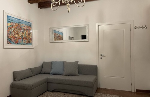 Cannaregio Apartment | Charming Venetian style, central, air conditioned 2 bedroom apartment