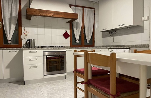 Cannaregio Apartment | Charming Venetian style, central, air conditioned 2 bedroom apartment