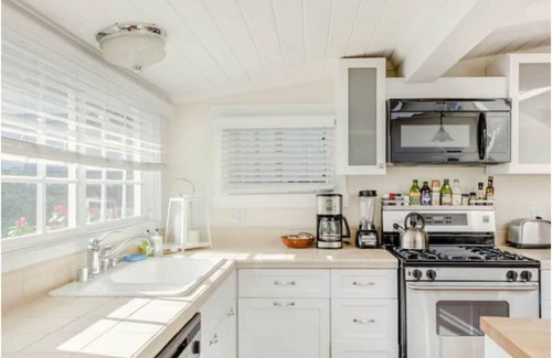 Venice Cottage | Charming Venice Beach Cottage on Venice Canals, with Boats
