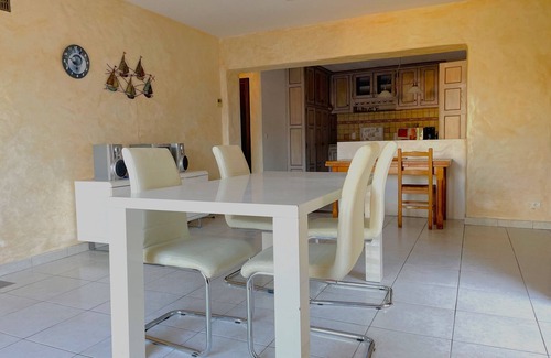 Banyuls-sur-Mer Villa | Charming Villa with Terrace, Garage, and AC, 600m from the Sea in Banyuls-sur-Mer